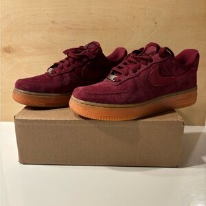 Womens Nike Air Force 1 Suede Deep Garnet Size 6.5 749263-600